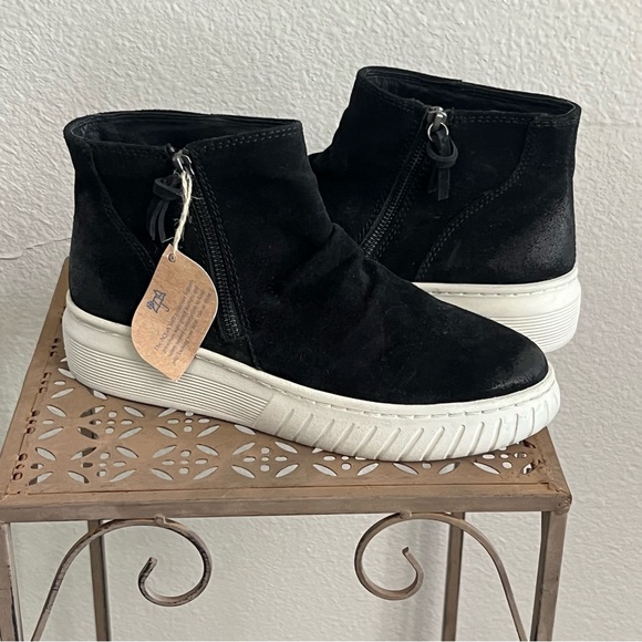 Sofft Aqua Sofft Zip Up Sneaker Bootie Women's Sz 9 Black Suede Water Resistant - Picture 1 of 8